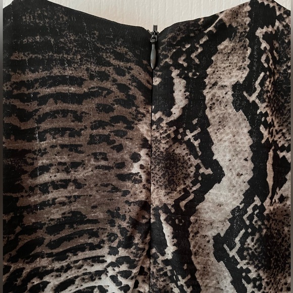 Selling dress, zipper, slightly sheer sleeves - Picture 3 of 4